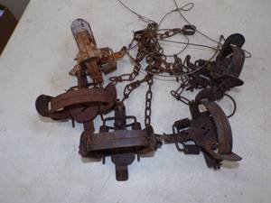 lot 5 image: 5 Double Spring Traps