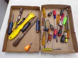 lot 21 image: Lot of Screwdrivers and Tools