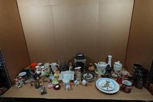 lot 229 image: Assorted Glassware and Home Dcor