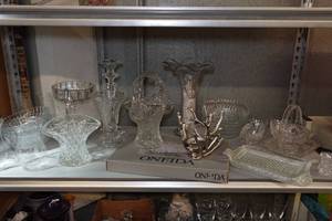 lot 236 image: Clear Glassware