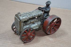 lot 42 image: Vintage Cast Iron Fordson Toy Tractor