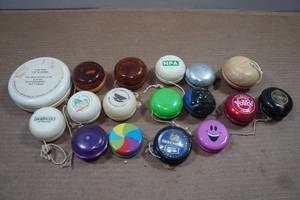 lot 44 image: Vintage Yo-Yos