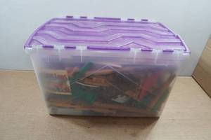 lot 57 image: Vintage Lincoln Logs