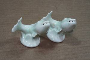 lot 84 image: Vintage Salt & Pepper Shaker Set - Koi Fish