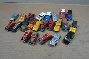 lot 123 image: Hot Wheels Hi-Rakers Adjustable Rear End Cars