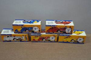 lot 127 image: 5 Deluxe Plastic 143 Scale Model Cars