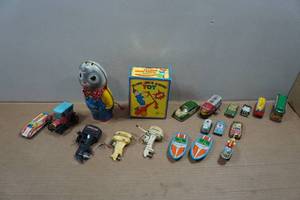 lot 128 image: Assorted Vintage Tin Toys