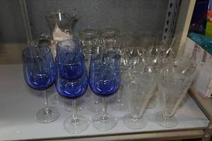 lot 243 image: Glass Drink Service Set