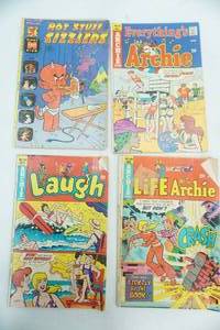 lot 170 image: Vintage Comics Archie Series & Hot Stuff Sizzler