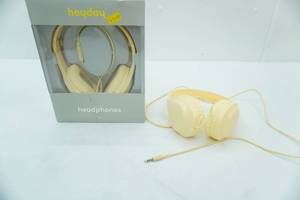 lot 201 image: 2ct heyday headphones