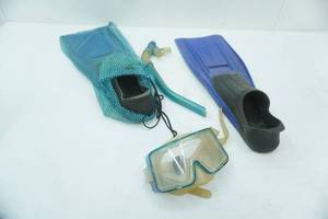 lot 208 image: Snorkeling Mask, Breather, Fins, and Carrying Bag