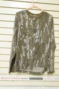 lot 232 image: Mens Camo Long Sleeve Shirt