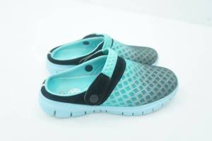 lot 135 image: Hysyooes Mesh Garden Clogs. Womens Size 8.5 EU Size 39