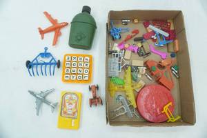 lot 25 image: Vintage Toys