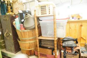 lot 32 image: Large Lot hardware, vintage, household and collectibles