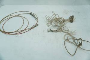 lot 77 image: Rope with Pulleys, braided cable and clips