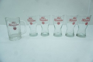 lot 97 image: Vintage Old Milwaukee Beer Glasses 5ct & 1 Old Milwaukee Mug