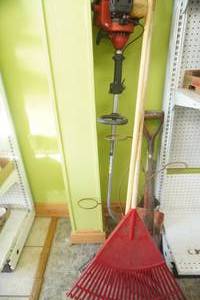 lot 114 image: Large Lot of Vintage Items