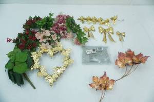 lot 122 image: Vintage Metal Leaf Wall Decor, Artificial Flowers