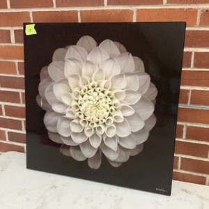 lot 14 image: Flower Art