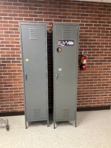 lot 39 image: 2 metal lockers