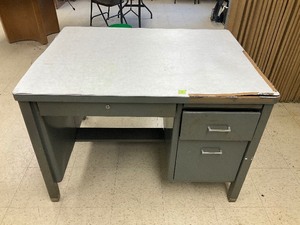 lot 40 image: Metal office desk