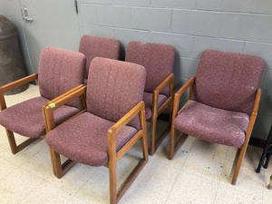 lot 48 image: Lot of 5 office chairs
