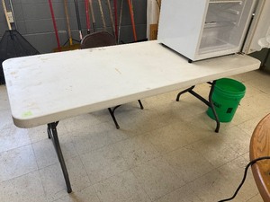 lot 51 image: 6 portable folding table