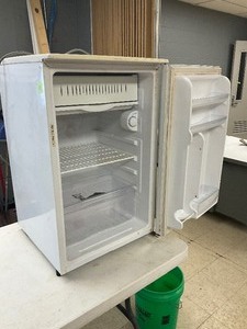 lot 52 image: Mini Fridge