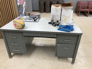 lot 60 image: Metal office desk