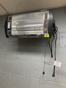 lot 65 image: Comfort Zone Radiant Heater