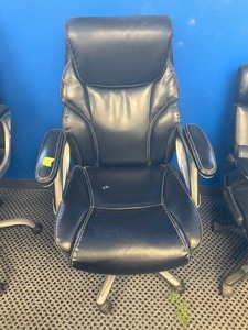 lot 83 image: Serta vinyl adjustable office chair