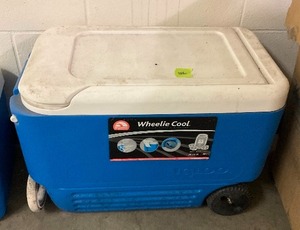 lot 186 image: Igloo wheelie cooler