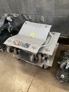 lot 214 image: Heavy duty 4 wheel metal carts