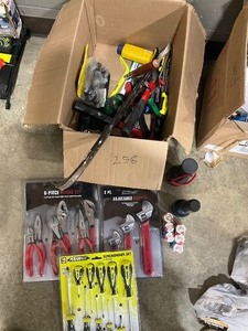 lot 258 image: Hand tool lot