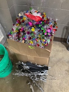 lot 263 image: Christmas lot