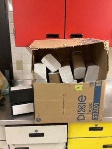 lot 270 image: Napkin holders and napkins