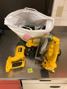 lot 271 image: Dewalt tool lot