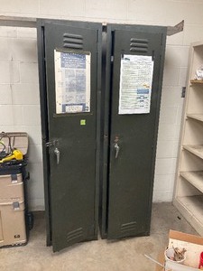 lot 281 image: 2 Metal lockers