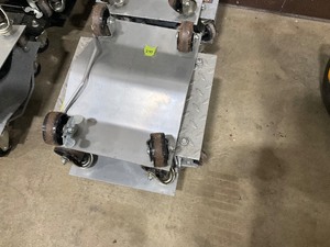 lot 297 image: Heavy duty 4 wheel metal carts