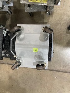 lot 298 image: Heavy duty 4 wheel metal carts