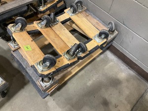 lot 300 image: Lot of wooded carts