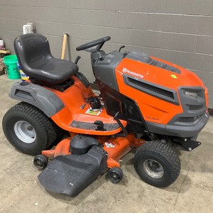 lot 322 image: Husqvarna tractor mower