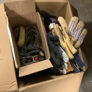 lot 331 image: Lot of straps and gloves