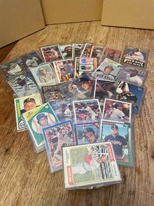 lot 6 image: Topps Baseball Card Lot - Vintage 1970s-80s Collection (Angels, Pirates, White Sox)