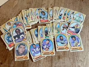 lot 11 image: Minnesota Vikings Vintage NFL Football Cards Lot - 120 Cards (Kapp, Osborn, Marshall, Eller)