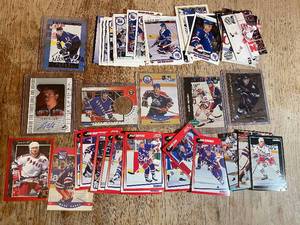 lot 21 image: Vintage Hockey Cards Lot - 1980s-1990s Collection (ParkhurstUpper DeckScore) MessierGretzky
