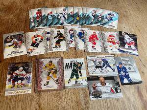 lot 42 image: Artifacts NHL Hockey Card Lot - Trading Cards Collection