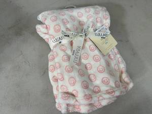 lot 13 image: New Lullaby Kids Luxury Velvet Baby Blanket
