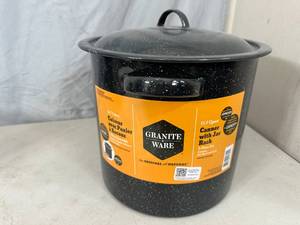 lot 16 image: New Granite Ware 15.5 qt Canner with Jar Rack